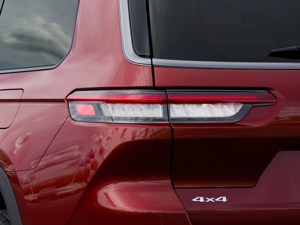 New 2026 Jeep Grand Cherokee L Limited w/ Limited Altitude Package AWD/4WD image 9