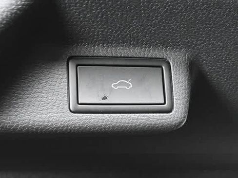 New 2025 Volkswagen ID. Buzz Pro S image 10