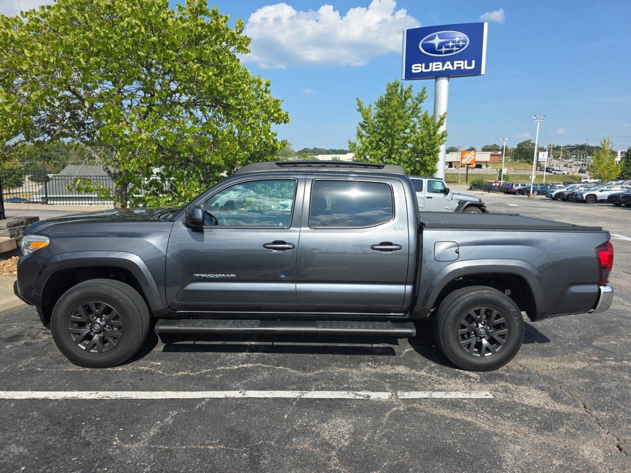 Used 2021 Toyota Tacoma SR5 AWD/4WD image 5
