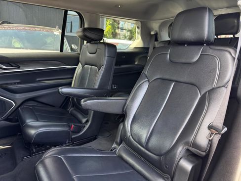 Used 2022 Jeep Grand Cherokee L Limited image 23