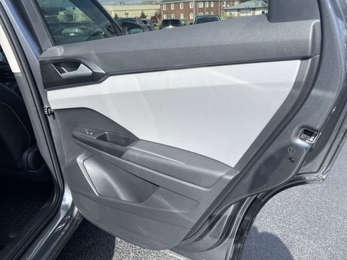 Certified 2022 Volkswagen Taos SE image 21