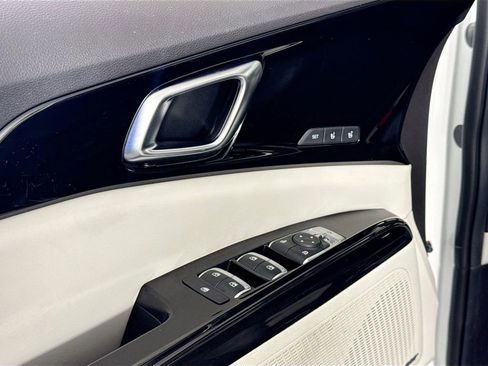 Used 2023 Kia Carnival SX Prestige FWD image 23