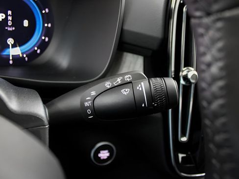 New 2025 Volvo XC40 B5 Core w/ Protection Package Premier image 17