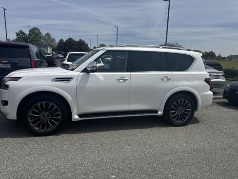 Used 2023 Nissan Armada Platinum w/ Captain's Chairs Package AWD/4WD image 7