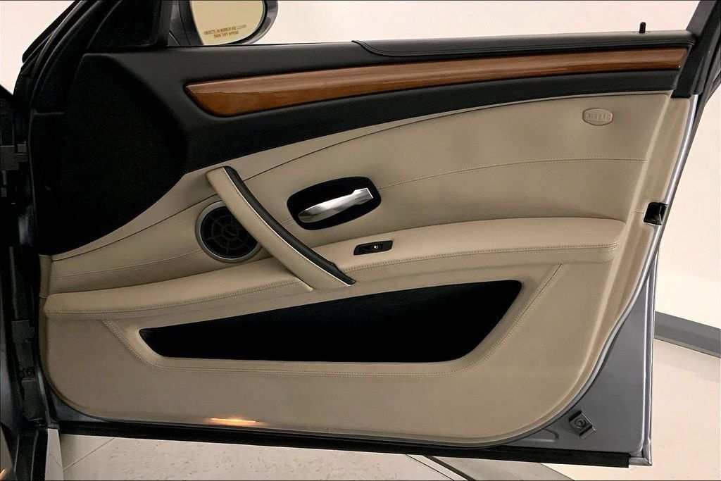 Used 2008 BMW M5 RWD image 25