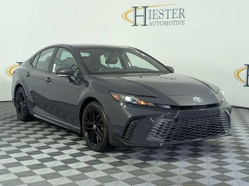 Used 2025 Toyota Camry SE w/ Convenience Package FWD image 37