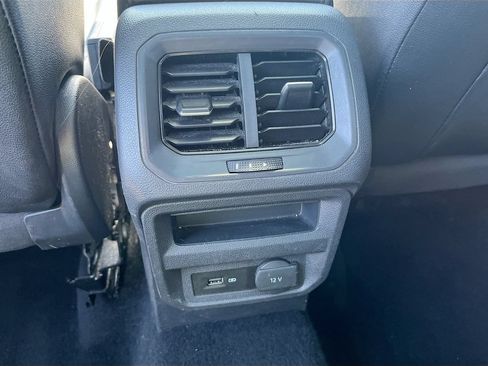 Used 2020 Volkswagen Tiguan SE FWD image 25