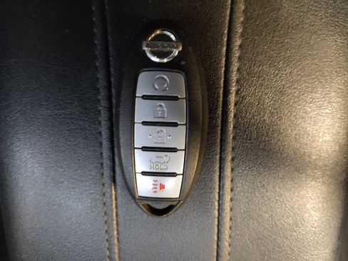 Used 2019 Nissan Rogue SV FWD image 32
