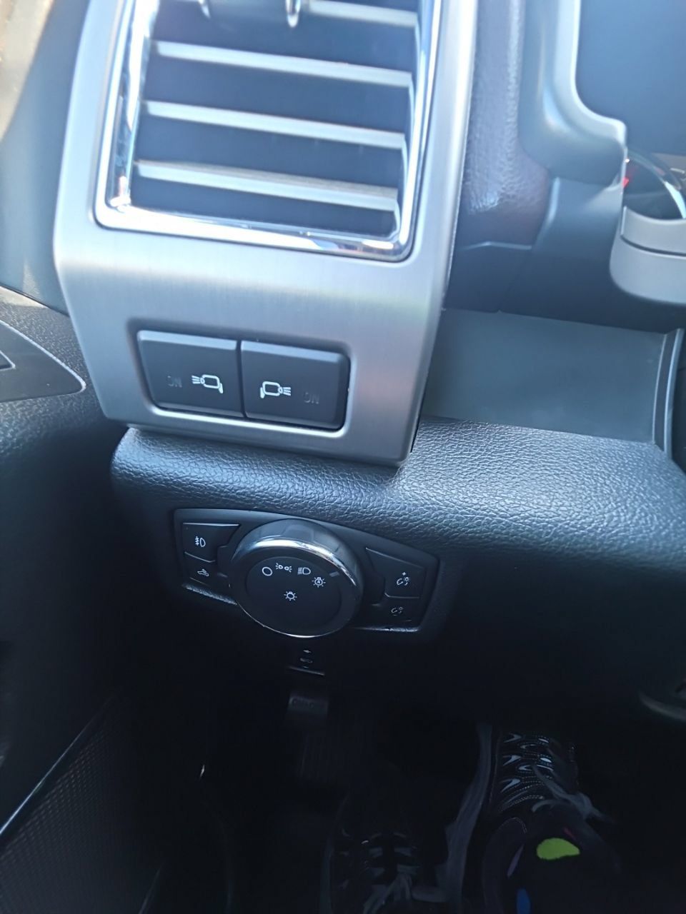 Used 2015 Ford F150 Platinum w/ Equipment Group 701A Luxury AWD/4WD image 40