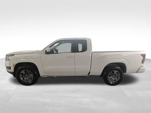 Used 2025 Nissan Frontier SV RWD image 5