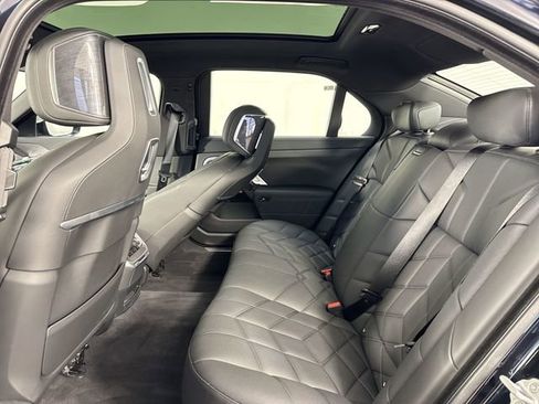 Used 2026 BMW 760i xDrive AWD/4WD image 22