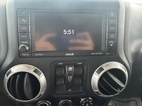 Used 2018 Jeep Wrangler Unlimited Sahara w/ Dual Top Group AWD/4WD image 22