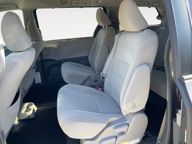 Used 2017 Toyota Sienna LE FWD image 13