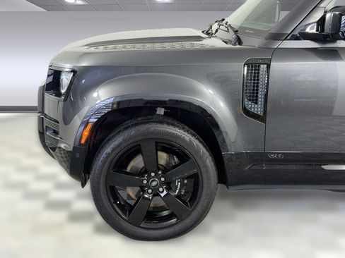 Used 2023 Land Rover Defender 110 V8 AWD/4WD image 21