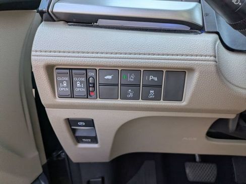 Used 2018 Honda Odyssey Elite image 13