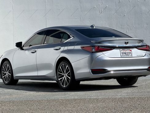 Used 2024 Lexus ES 300h w/ Premium Package image 5