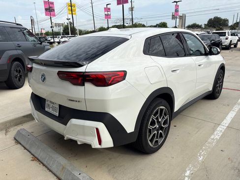 Used 2026 BMW X2 xDrive28i AWD/4WD image 2