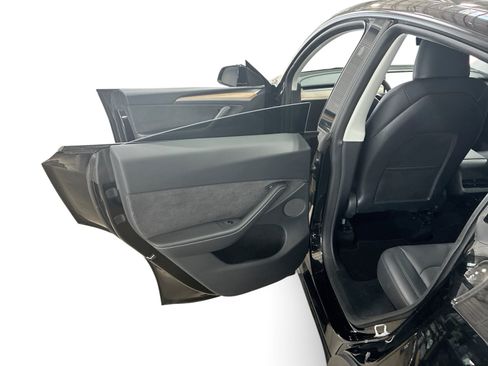 Certified 2023 Tesla Model Y Long Range AWD/4WD image 10