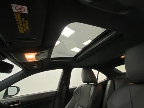 Used 2018 Lexus IS 300 AWD image 19