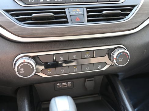 Used 2024 Nissan Altima 2.5 SV FWD image 24