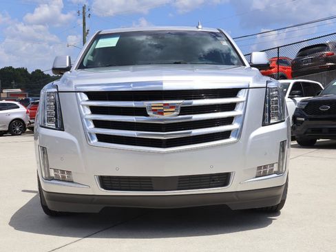 Used 2017 Cadillac Escalade Premium Luxury AWD/4WD image 10