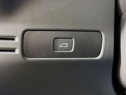 Certified 2023 Volvo XC40 Recharge Ultimate w/ Protection Package Premier AWD/4WD image 10
