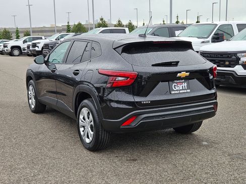 Used 2024 Chevrolet Trax LS FWD image 5