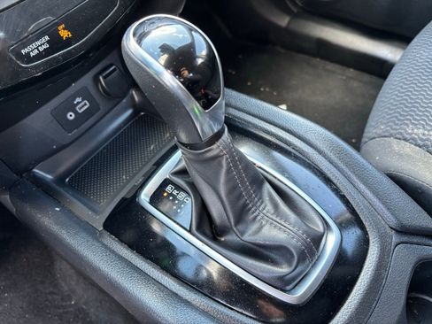 Used 2022 Nissan Rogue Sport S image 10