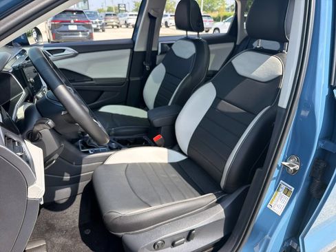 Certified 2025 Volkswagen Taos SEL AWD/4WD image 7