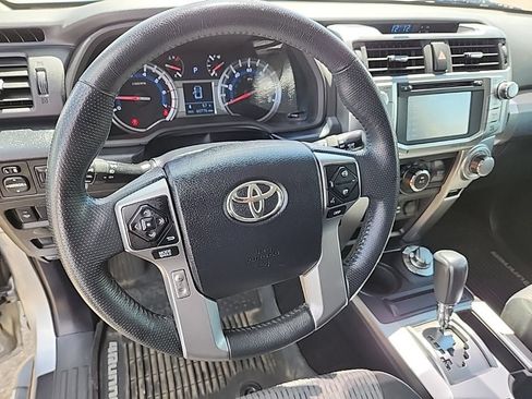 Used 2019 Toyota 4Runner SR5 AWD/4WD image 9