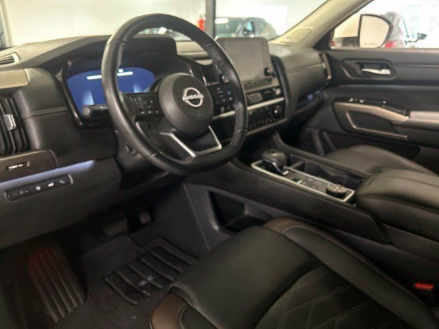 Used 2024 Nissan Pathfinder Platinum AWD/4WD image 12