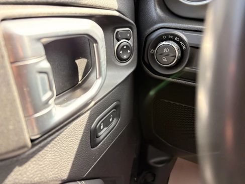 Used 2023 Jeep Gladiator Overland AWD/4WD image 26