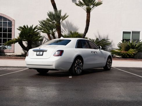 Used 2022 Rolls-Royce Ghost w/ Ghost Package image 46