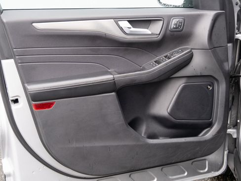 Used 2021 Ford Escape Titanium image 14