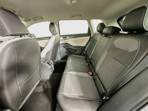 Used 2025 Volkswagen Taos SE AWD/4WD image 26