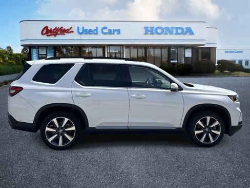 Used 2024 Honda Pilot Touring image 6