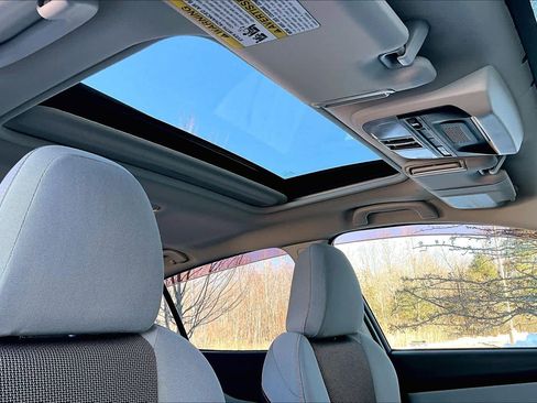 Used 2019 Subaru Crosstrek 2.0i Premium w/ Moonroof Package image 13