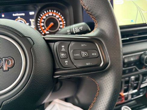 Used 2024 Jeep Gladiator Mojave w/ Technology Group AWD/4WD image 25