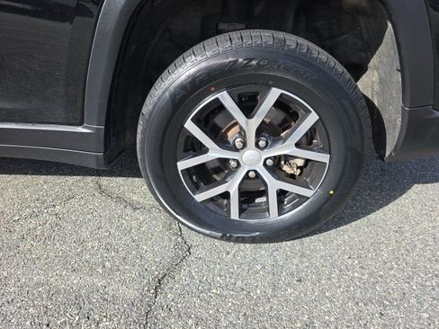 Used 2023 Jeep Grand Cherokee L Limited image 12