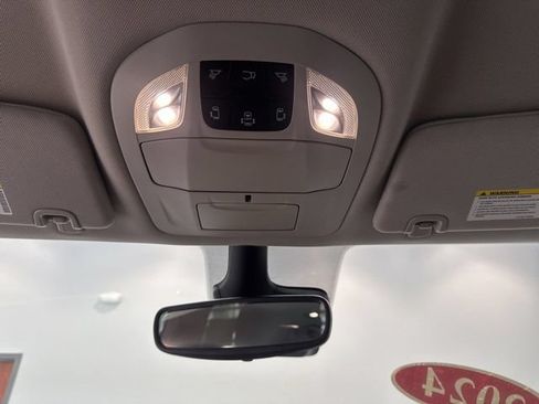 Used 2024 Chrysler Pacifica Touring-L FWD image 34