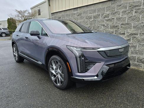 New 2026 Cadillac Optiq Luxury 2 image 10