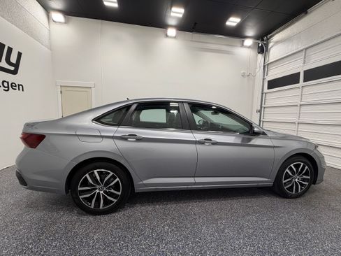 Used 2026 Volkswagen Jetta SE FWD image 7