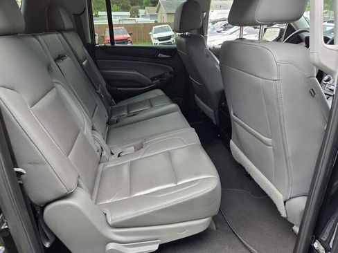 Used 2019 Chevrolet Suburban LT RWD image 20