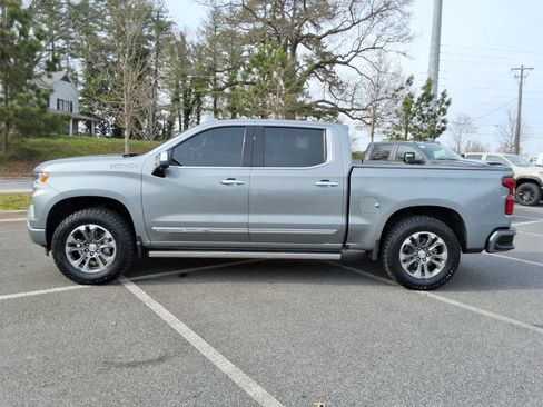 Used 2023 Chevrolet Silverado 1500 High Country w/ Technology Package AWD/4WD image 8