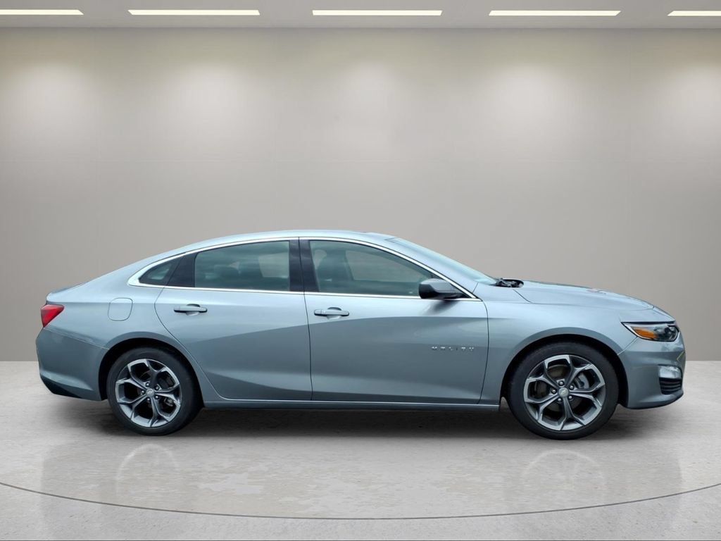Used 2024 Chevrolet Malibu LT FWD image 2