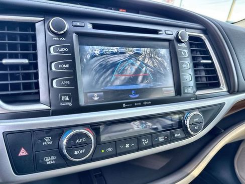Used 2019 Toyota Highlander Limited Platinum image 26