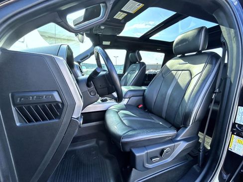 Used 2019 Ford F150 Platinum w/ Equipment Group 701A Luxury image 10