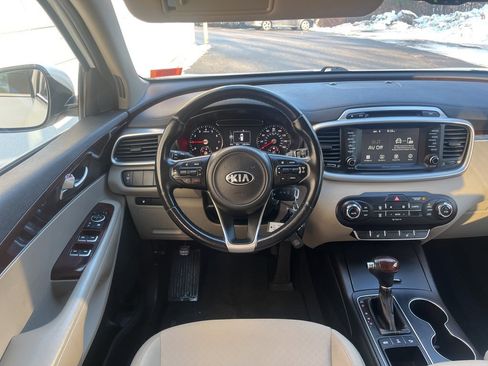 Used 2018 Kia Sorento LX image 16