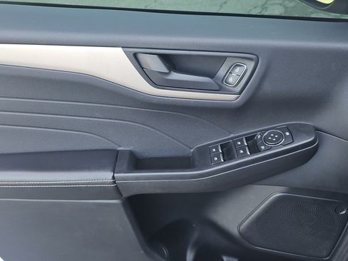 Used 2022 Ford Escape SE FWD image 11