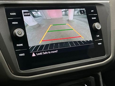 Used 2023 Volkswagen Tiguan SE w/ Panoramic Sunroof Package image 28